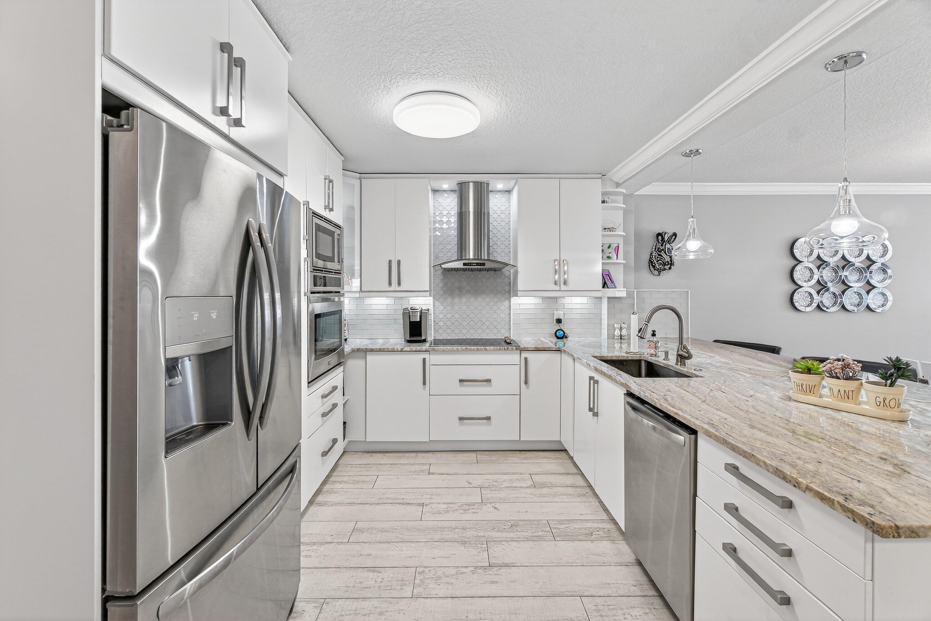 9200 Fairbanks Lane, Unit 1 Boca Raton, FL 33496 - Photo 5 of 32 007-9200FairbanksLane-1-BocaRaton-FL-334