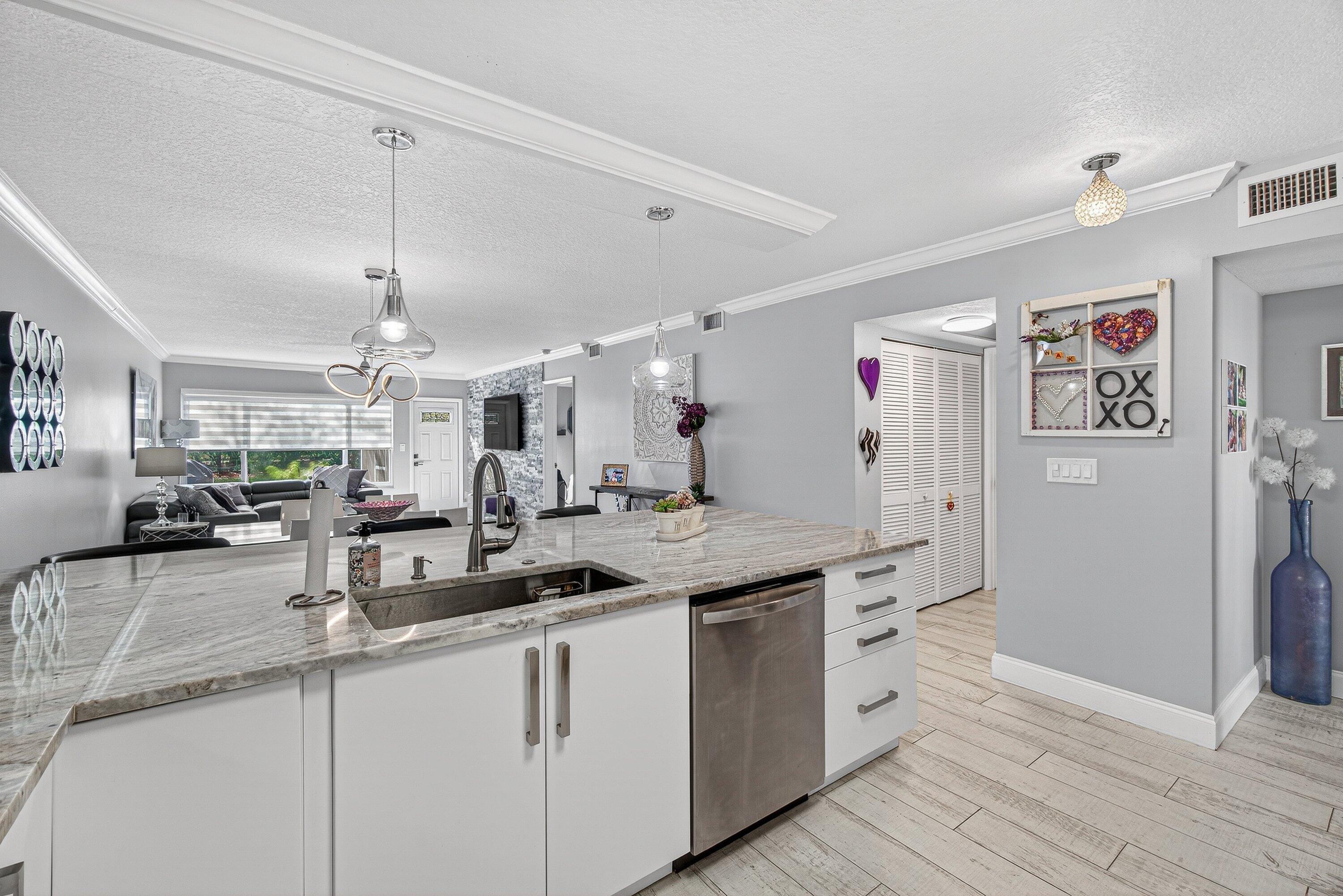 9200 Fairbanks Lane, Unit 1 Boca Raton, FL 33496 - Photo 7 of 32 009-9200FairbanksLane-1-BocaRaton-FL-334