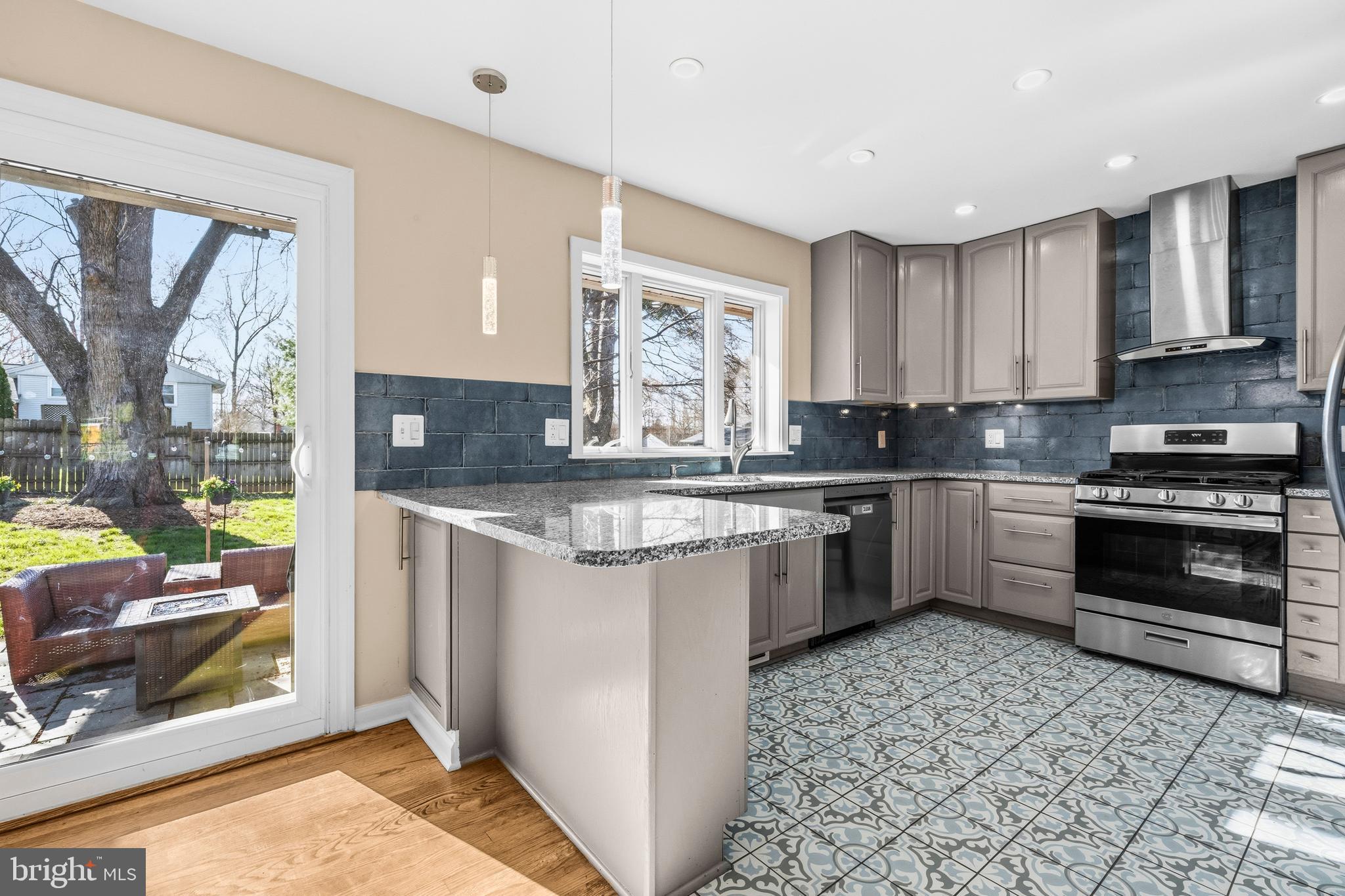 5404 Nutting Drive Springfield, VA 22151 - Photo 9 of 42