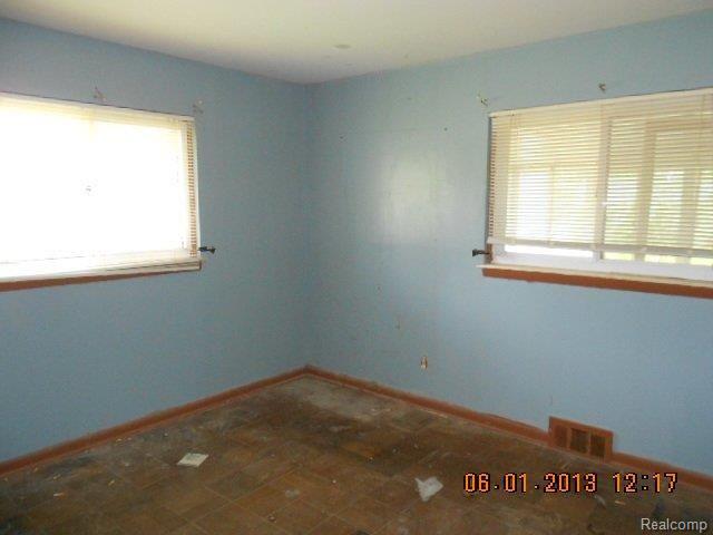 75 Nawakwa Road Rochester, MI 48307 - Photo 8 of 10 bedroom3.JPG