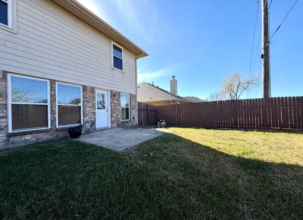 a view of a back yard of the house
