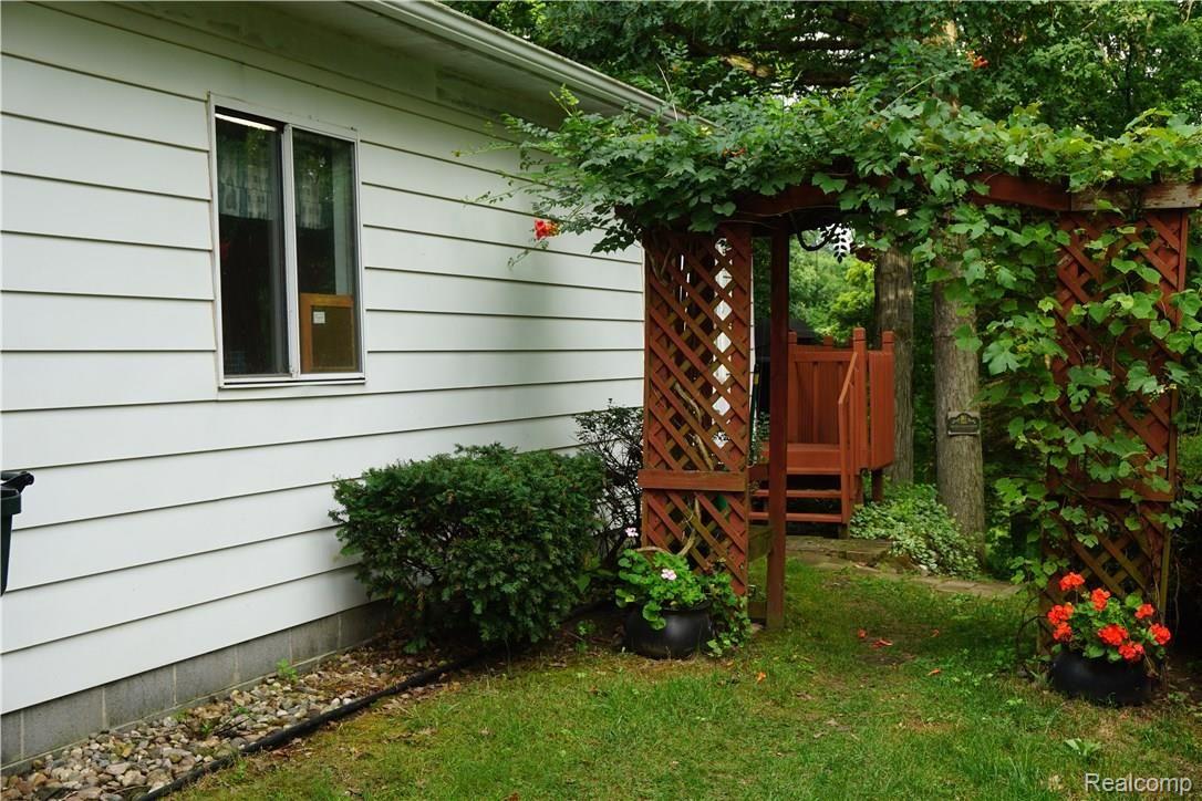 5338 King Road Howell, MI 48843 - Photo 4 of 33 DSC00987.JPG