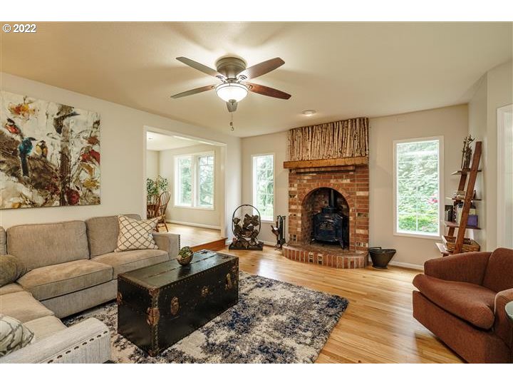 26317 Northeast 34th Street Camas, WA 98607 - Photo 8 of 32 Living Room