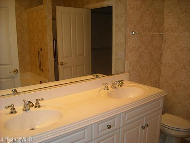2376 Addison Boulevard High Point, NC 27262 - Photo 11 of 15 Master Bath/Spa.