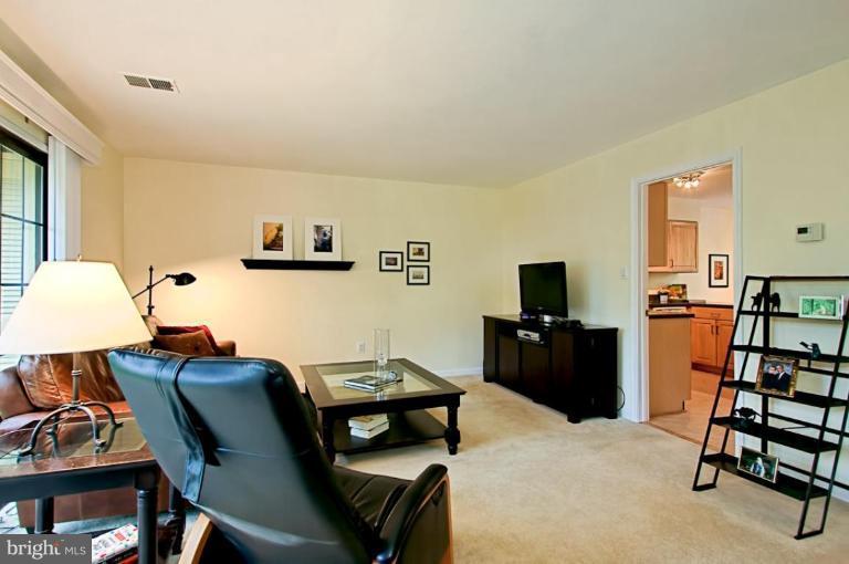 2001 Headlands Circle Reston, VA 20191 - Photo 14 of 23 Stunning Living Room With New Carpet