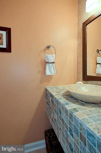 2001 Headlands Circle Reston, VA 20191 - Photo 22 of 23 Upgraded Powder Room