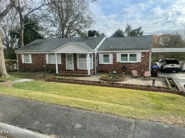 $399,900 | 105 Pomona Road, Oak Ridge, TN 37830