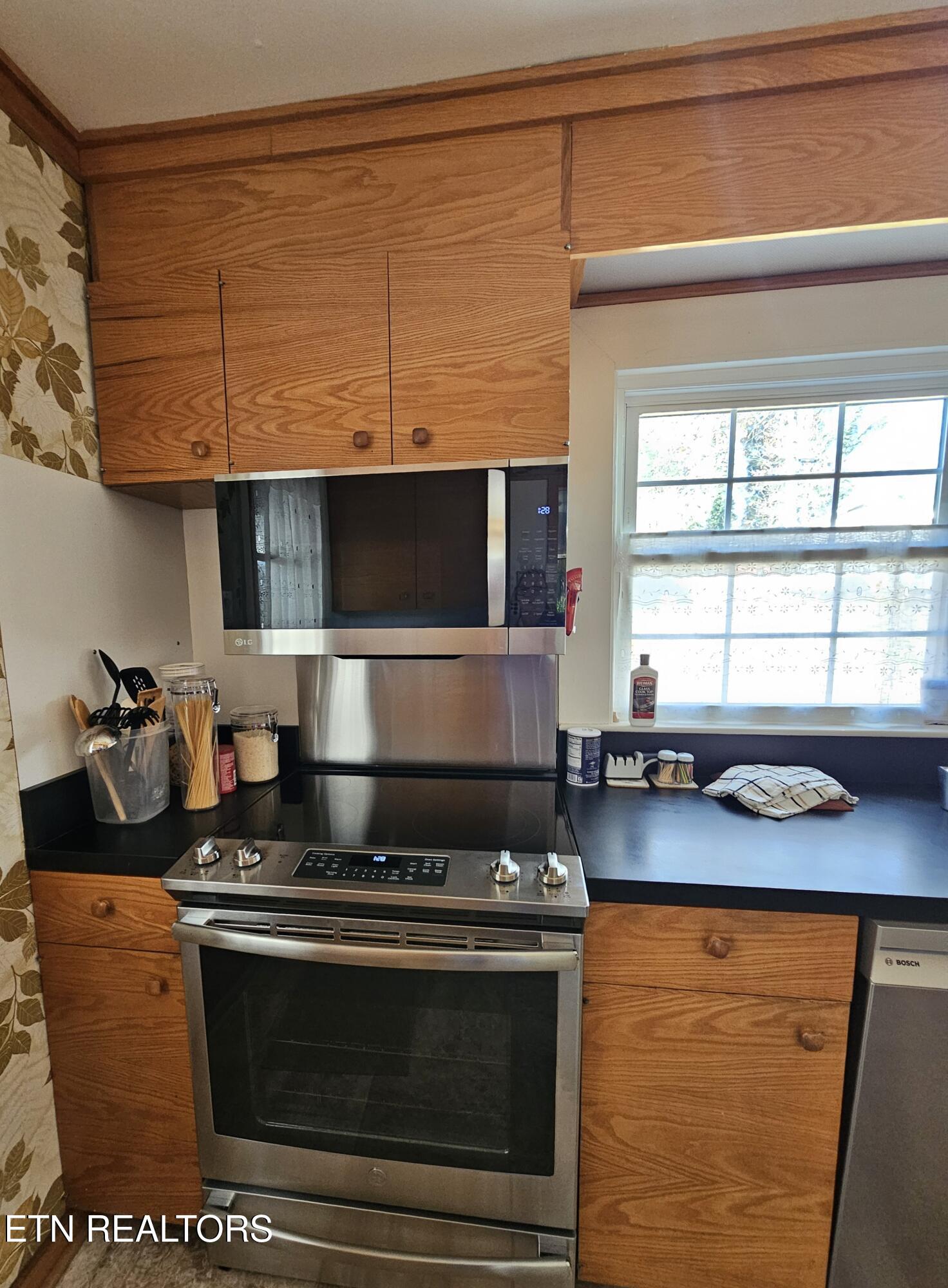 105 Pomona Road Oak Ridge, TN 37830 - Photo 12 of 39 Updated appliances
