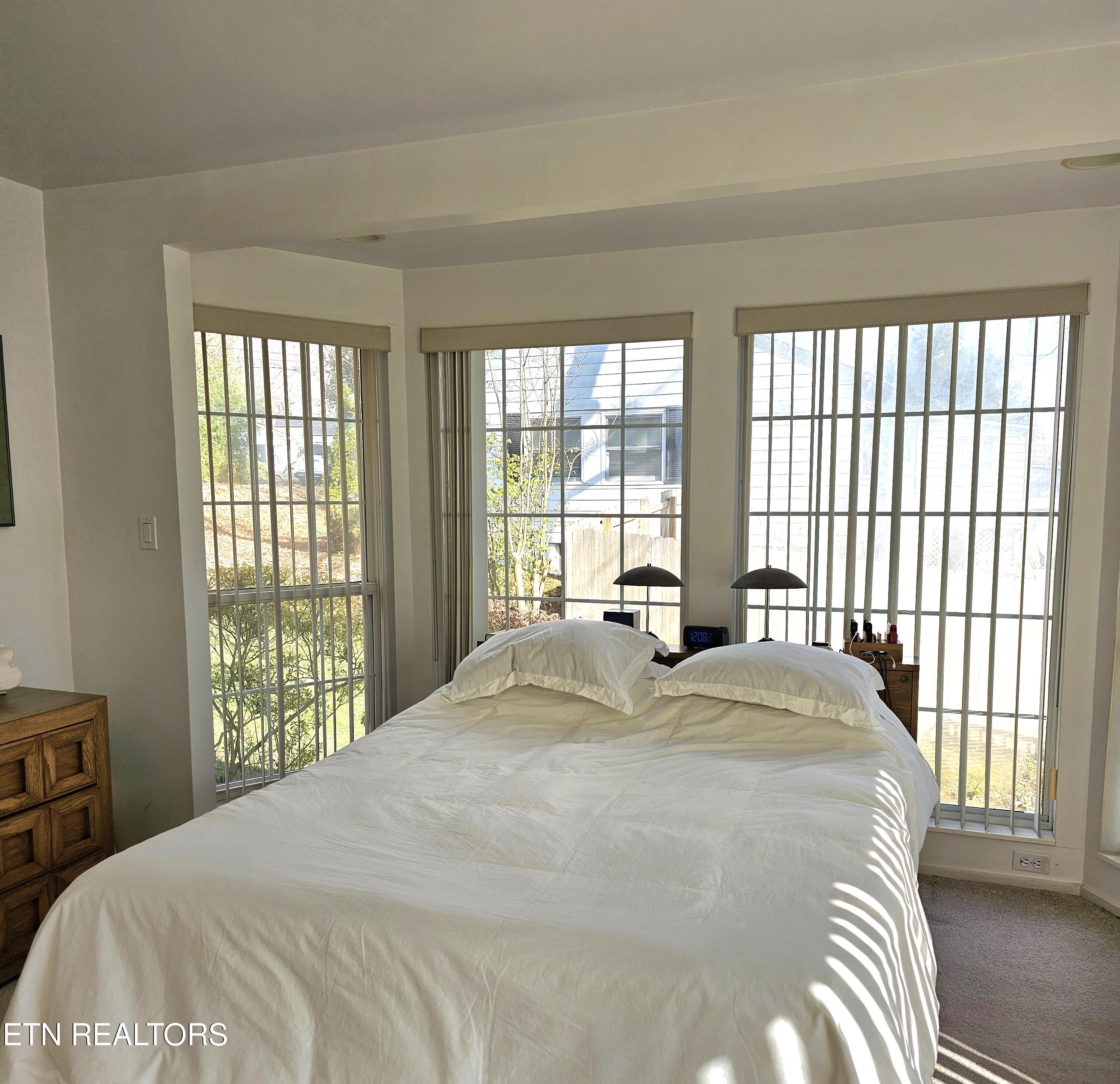 105 Pomona Road Oak Ridge, TN 37830 - Photo 15 of 30 Bay windows in Primary BR