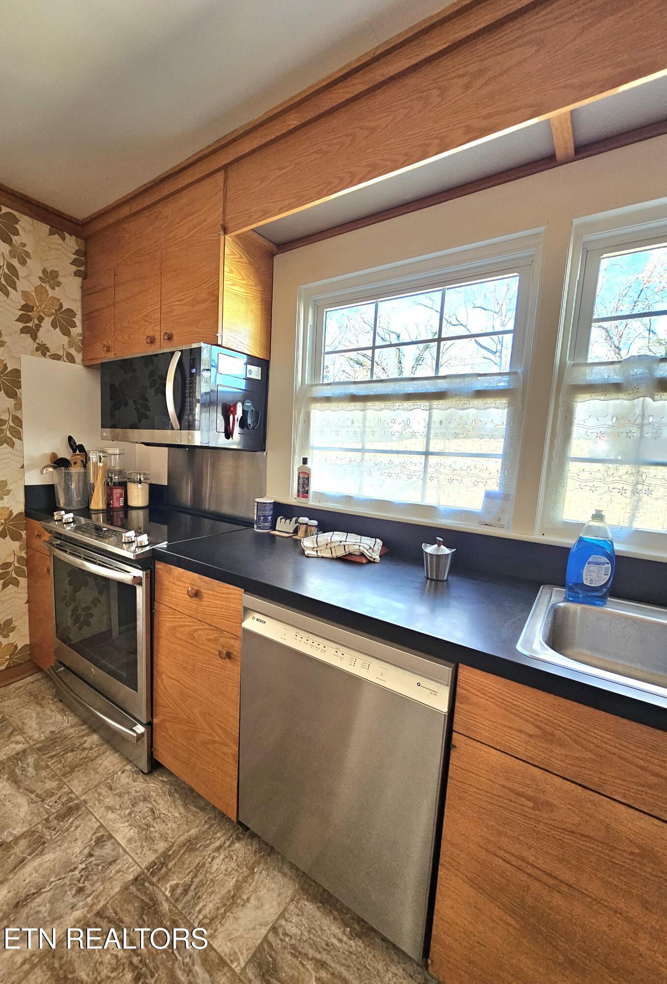 105 Pomona Road Oak Ridge, TN 37830 - Photo 16 of 39 Stainless Appliances