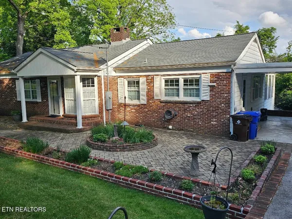 $399,900 | 105 Pomona Road, Oak Ridge, TN 37830