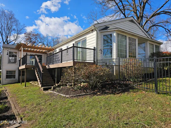 $399,900 | 105 Pomona Road, Oak Ridge, TN 37830