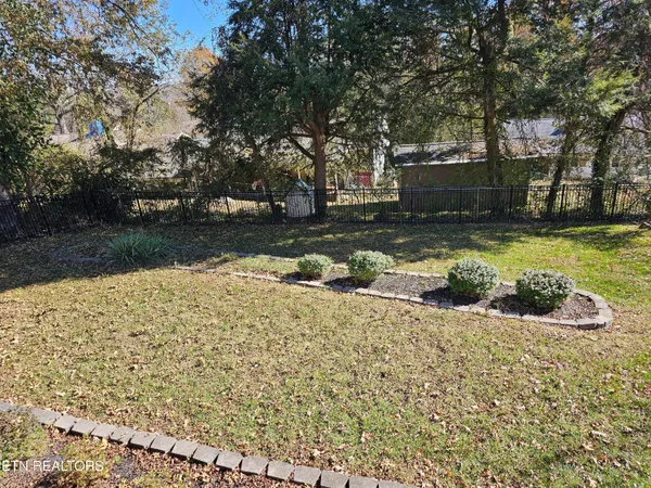 $399,900 | 105 Pomona Road, Oak Ridge, TN 37830