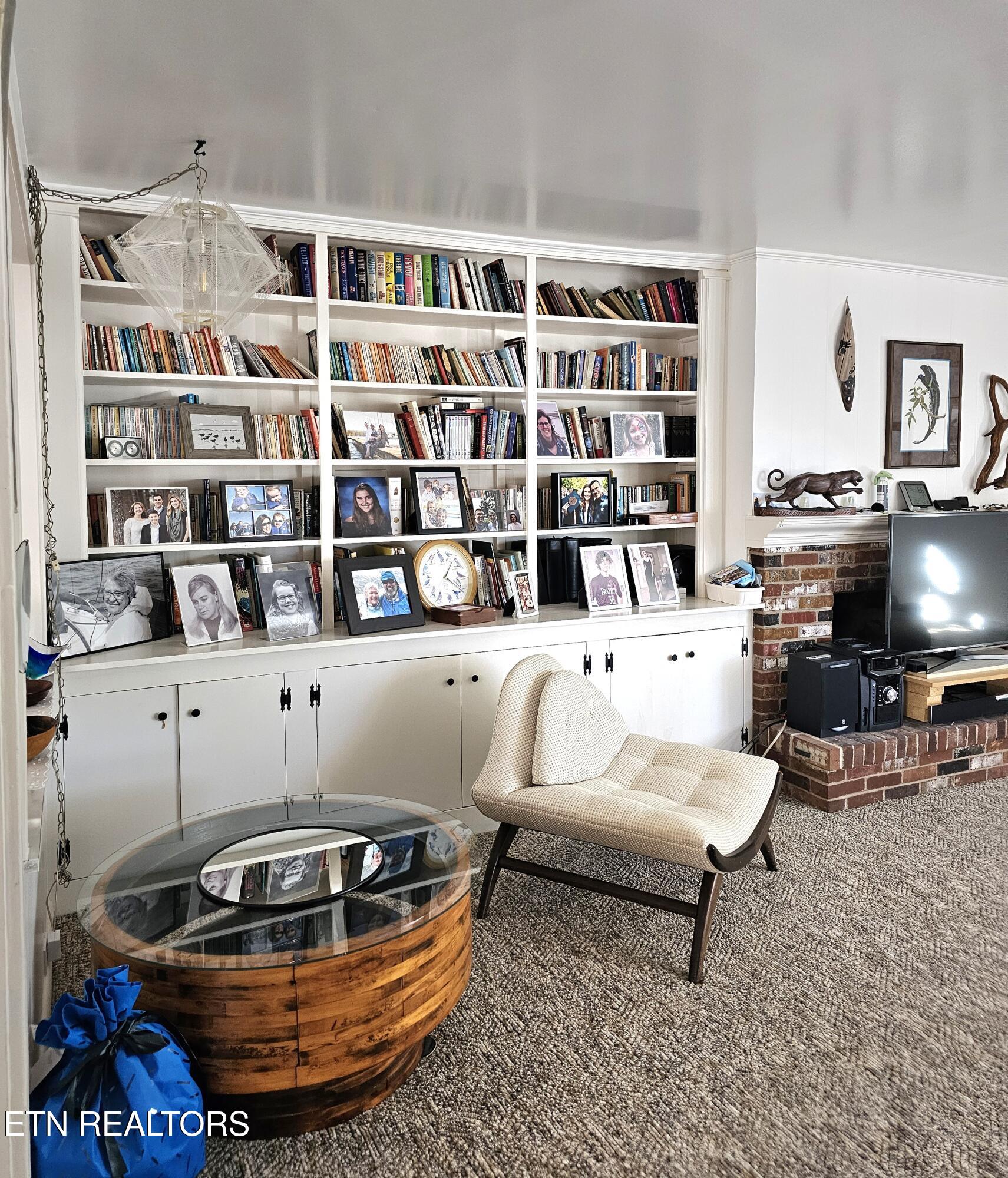 105 Pomona Road Oak Ridge, TN 37830 - Photo 6 of 30 Built-ins