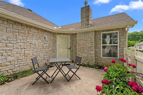 $279,500 | 6024 Northeast Kensington Drive, Lee's Summit, MO 64064