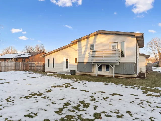 $369,500 | 105 Blackhawk Drive, Minooka, IL 60447