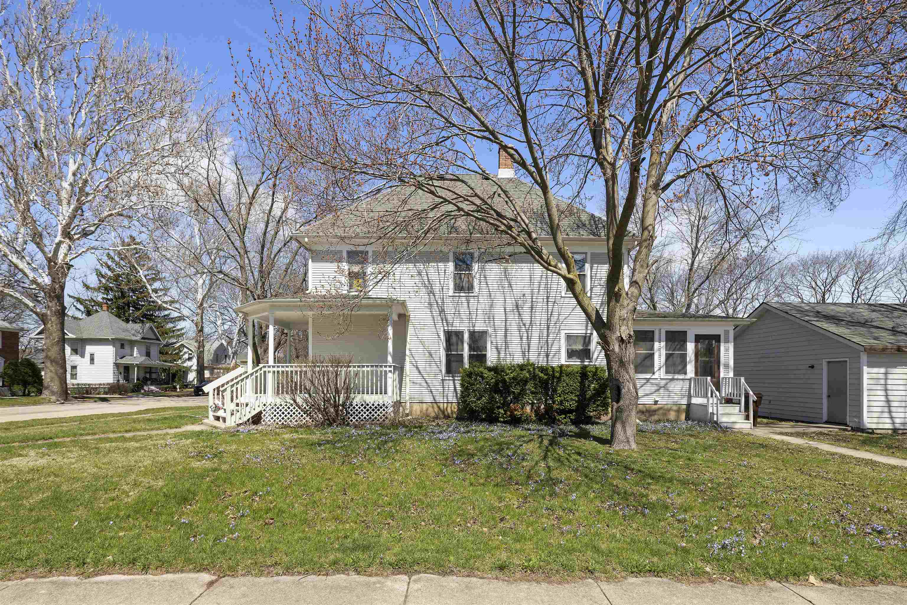 703 North Main Street Rochelle, IL 61068 - Photo 2 of 21 a front view of a house with garden