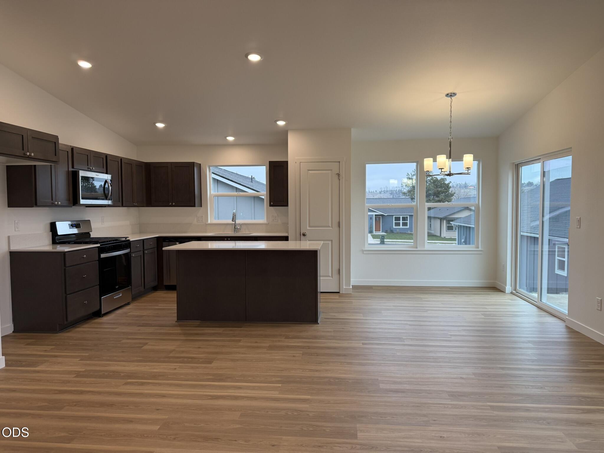 680 Northeast Rickenbacker Road, Unit 141 Madras, OR 97741 - Photo 5 of 14