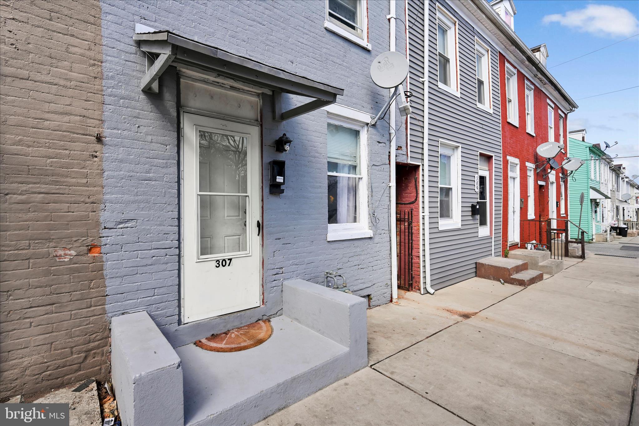 307 Walnut Street York, PA 17403 - Photo 2 of 24 Entrance