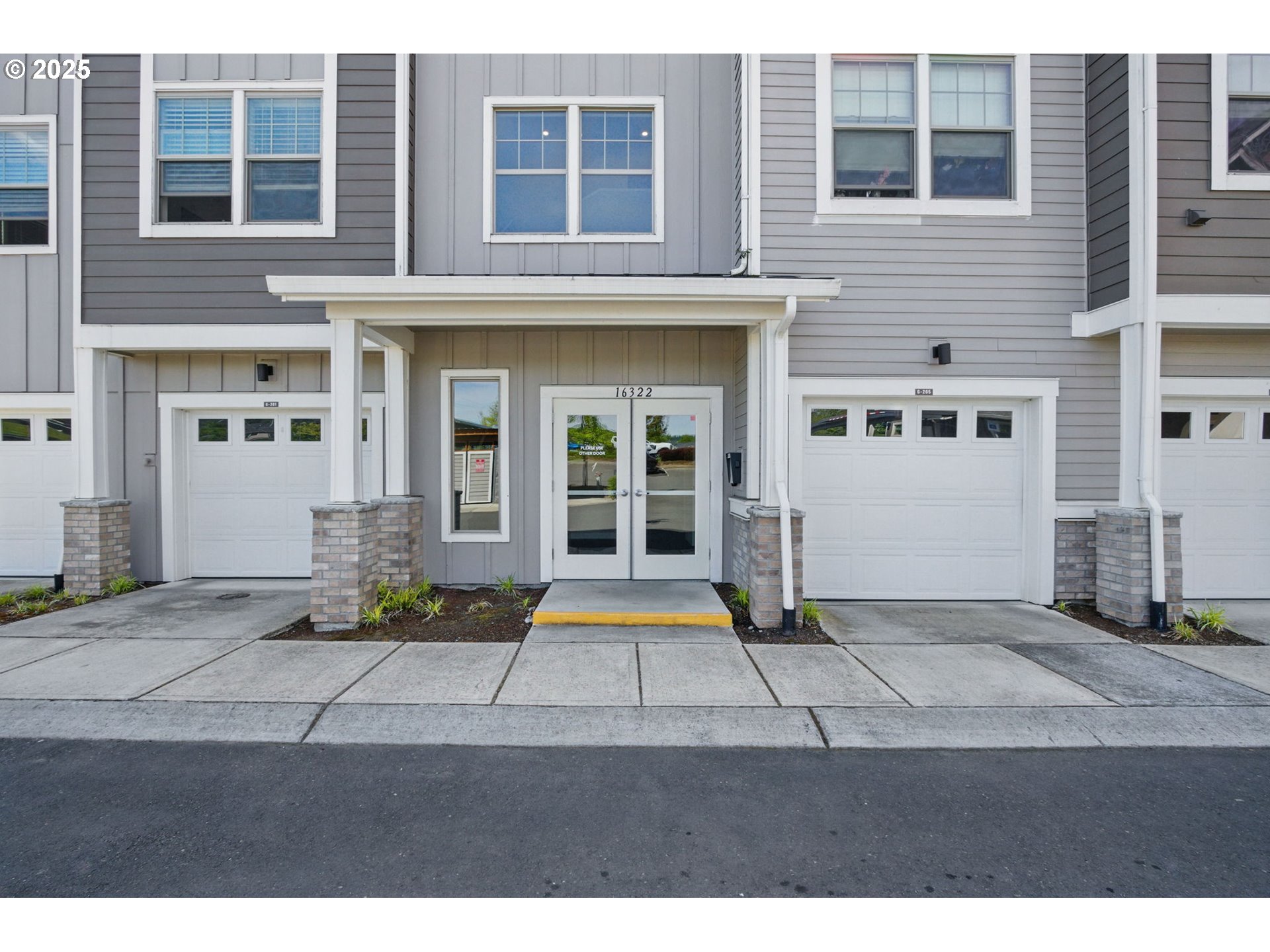 a house view with a outdoor space