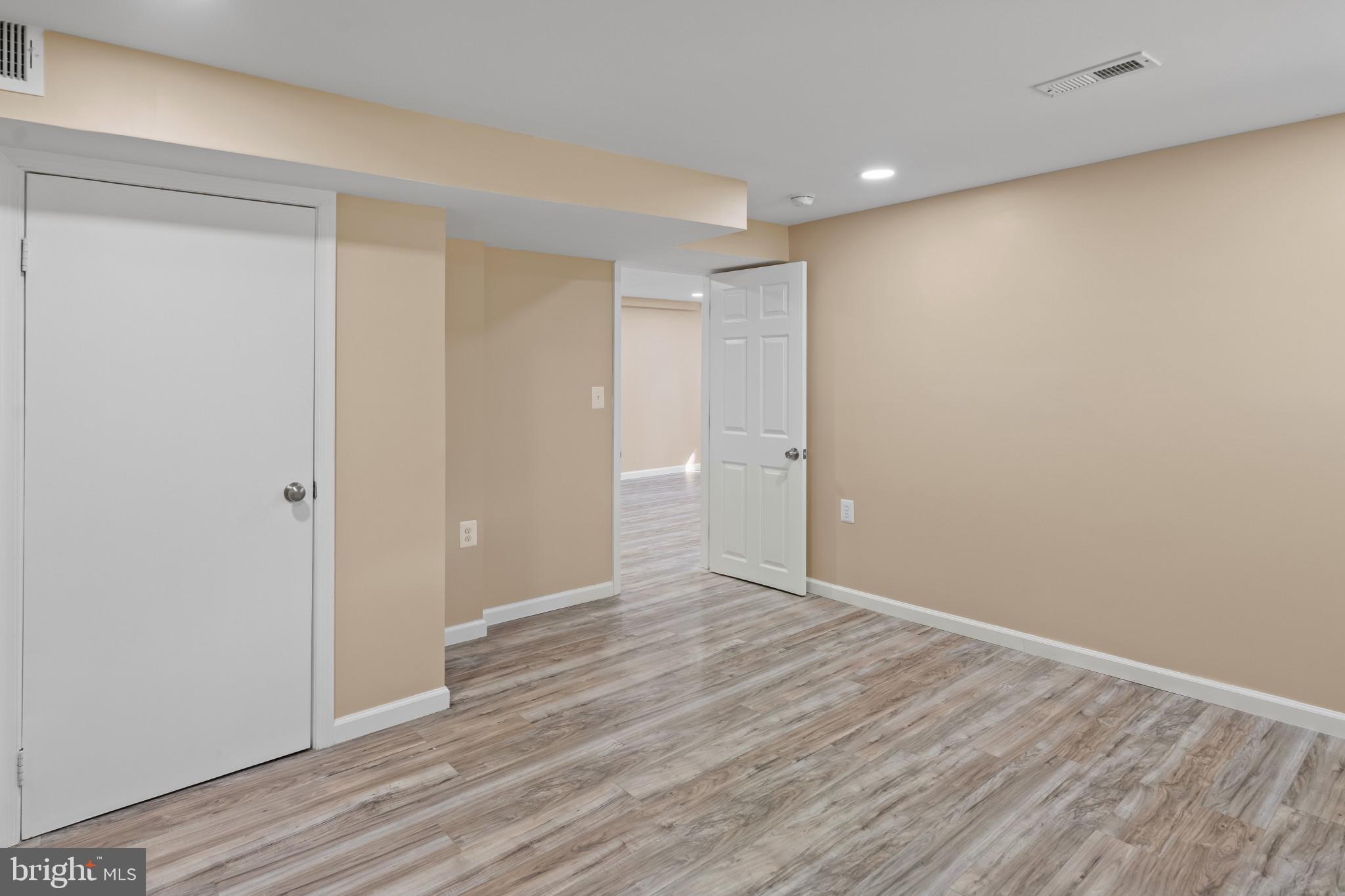 712 Kent Avenue Baltimore, MD 21228 - Photo 21 of 30 a view of an empty room