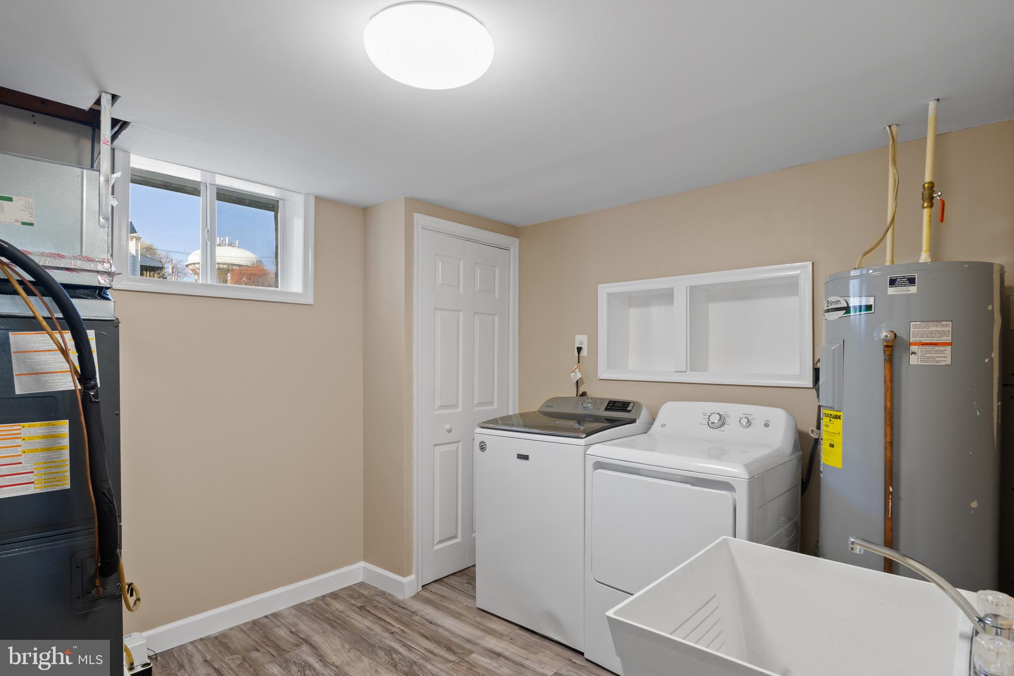 712 Kent Avenue Baltimore, MD 21228 - Photo 23 of 30 a utility room with dryer and washer