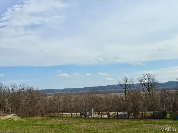 $325,000 | 3077 South Highway 94, Defiance, MO 63341