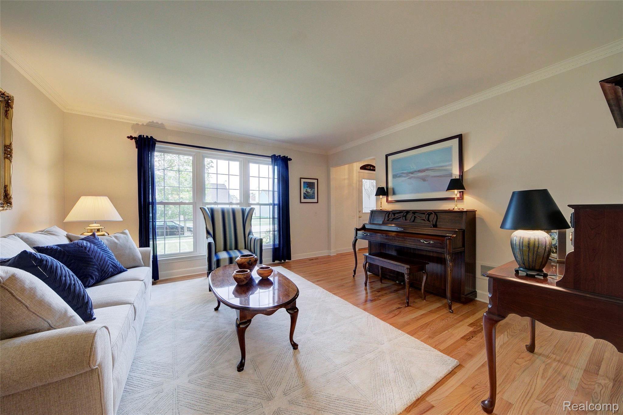 1035 Paddington Road Canton, MI 48187 - Photo 7 of 51 7.Living Room