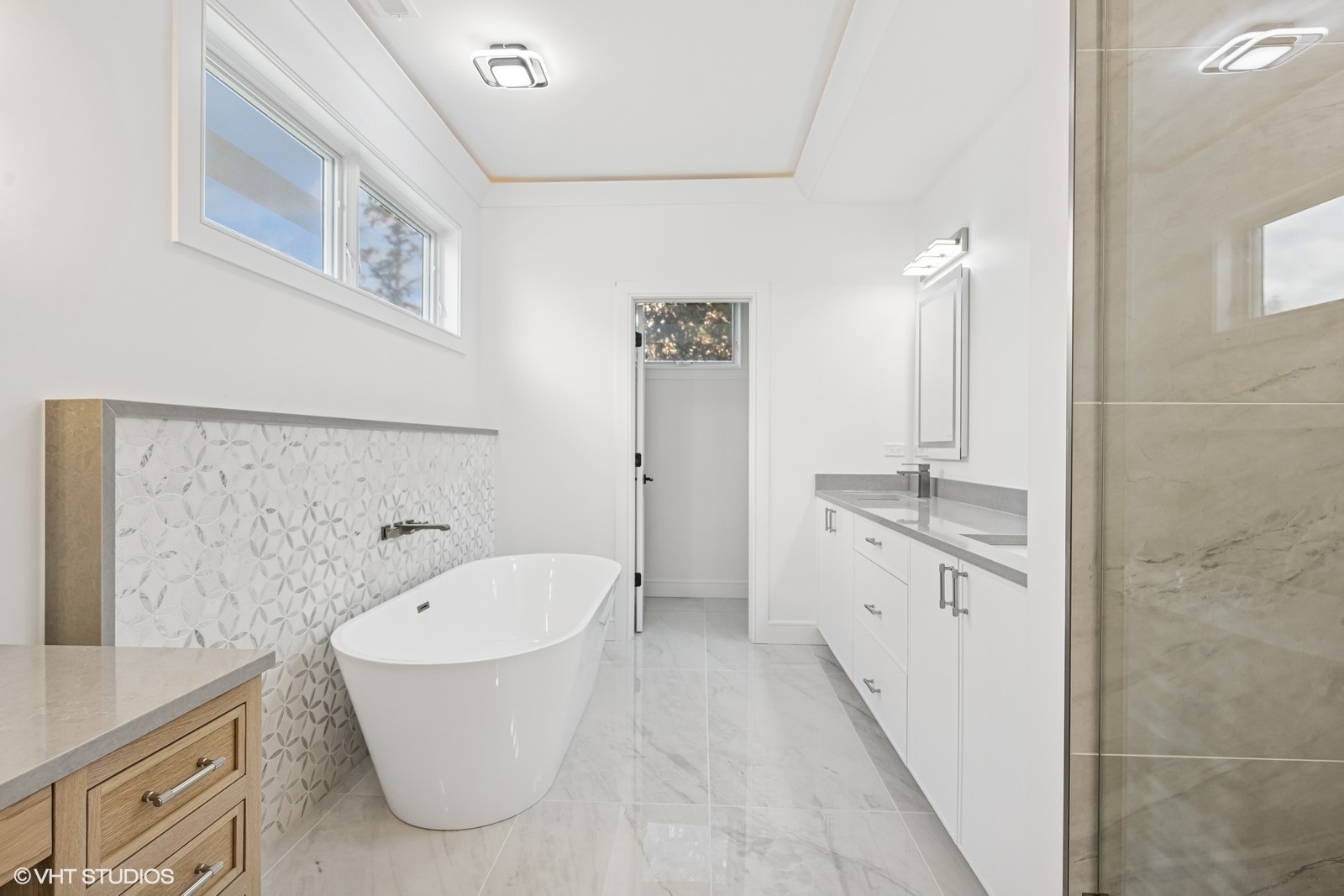 936 Mitchell Avenue Elmhurst, IL 60126 - Photo 16 of 44 a bathroom with a granite countertop sink toilet and bathtub