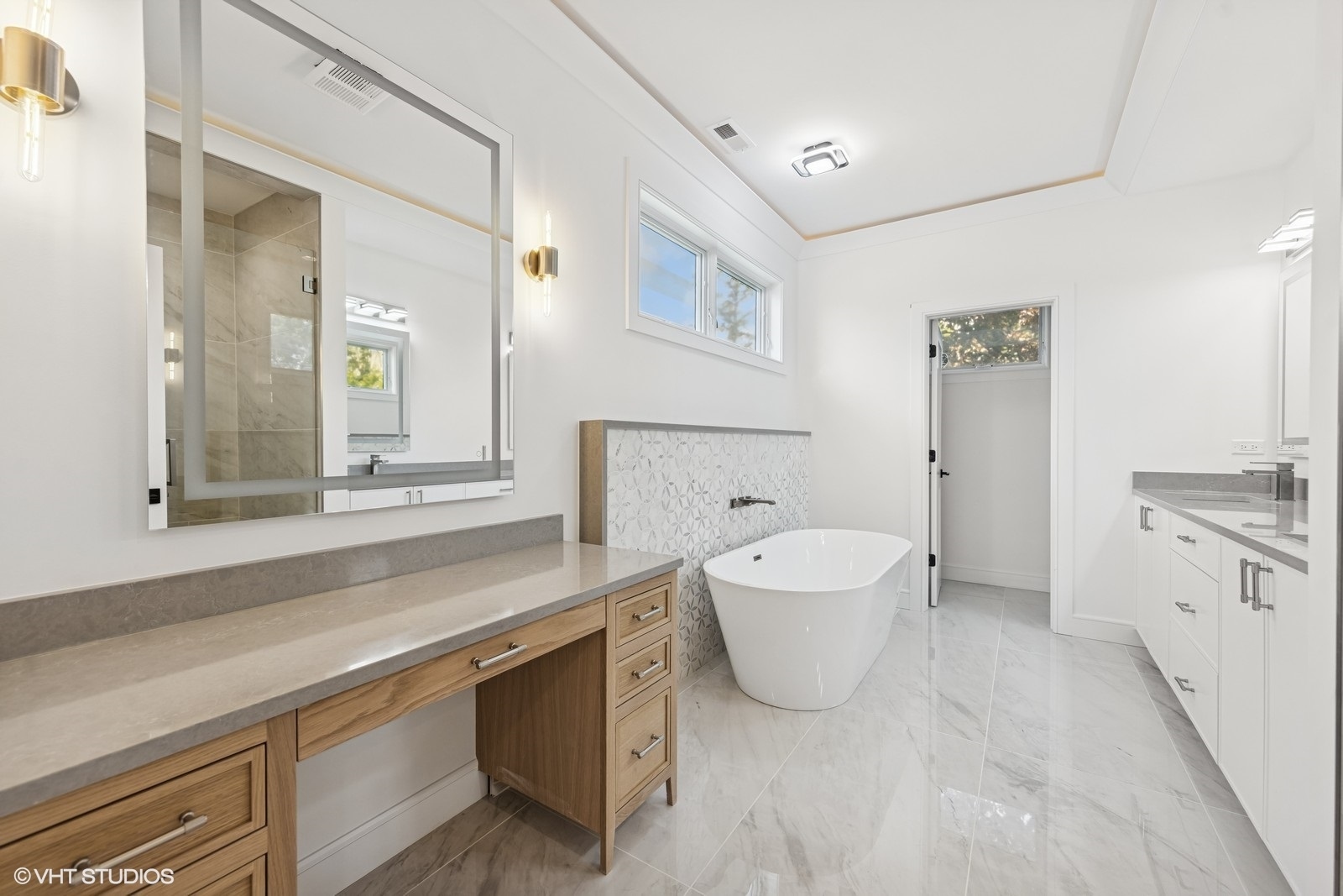 936 Mitchell Avenue Elmhurst, IL 60126 - Photo 17 of 44 a spacious bathroom with a double vanity sink a mirror and a bathtub
