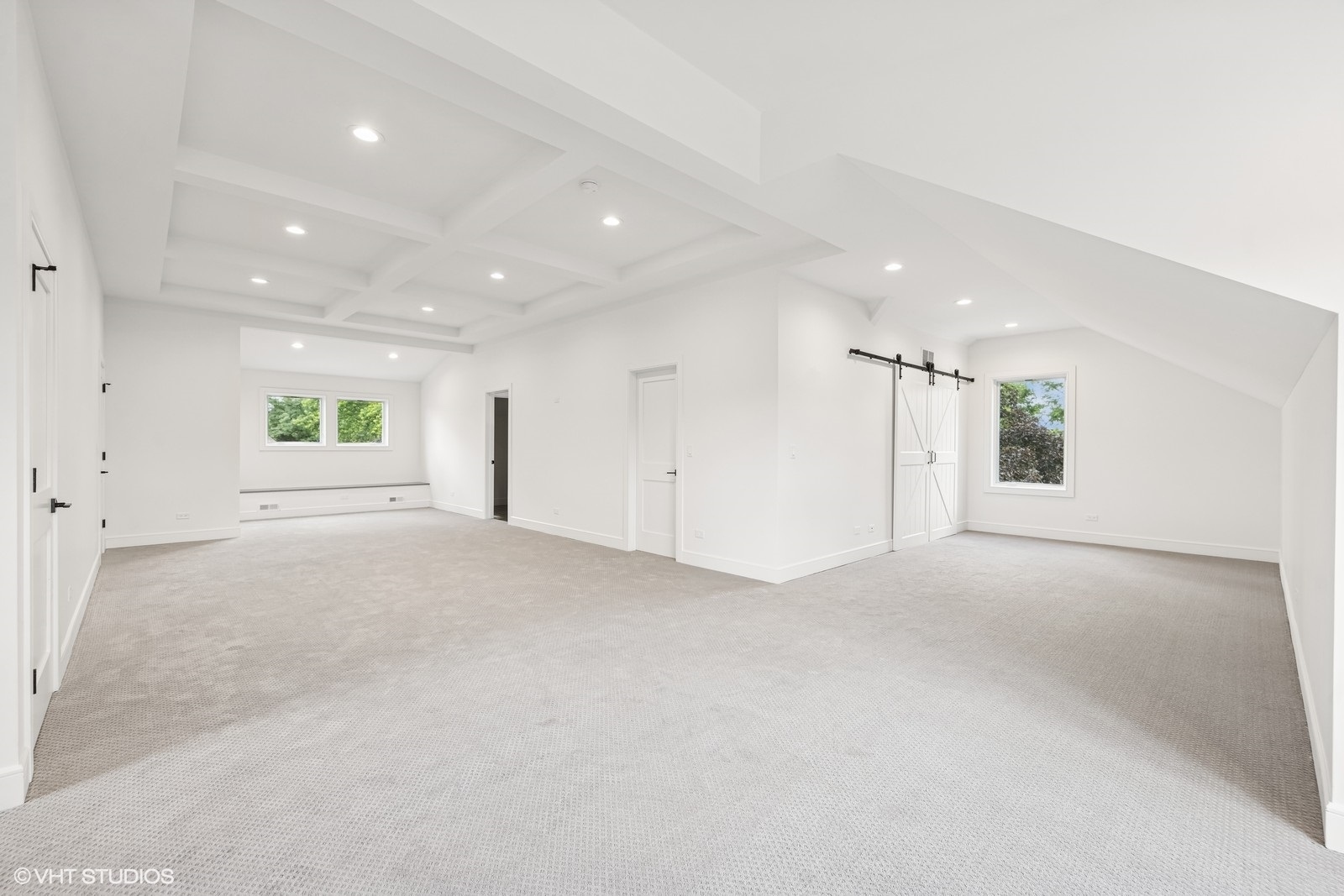 936 Mitchell Avenue Elmhurst, IL 60126 - Photo 28 of 44 an empty room with a empty space and windows