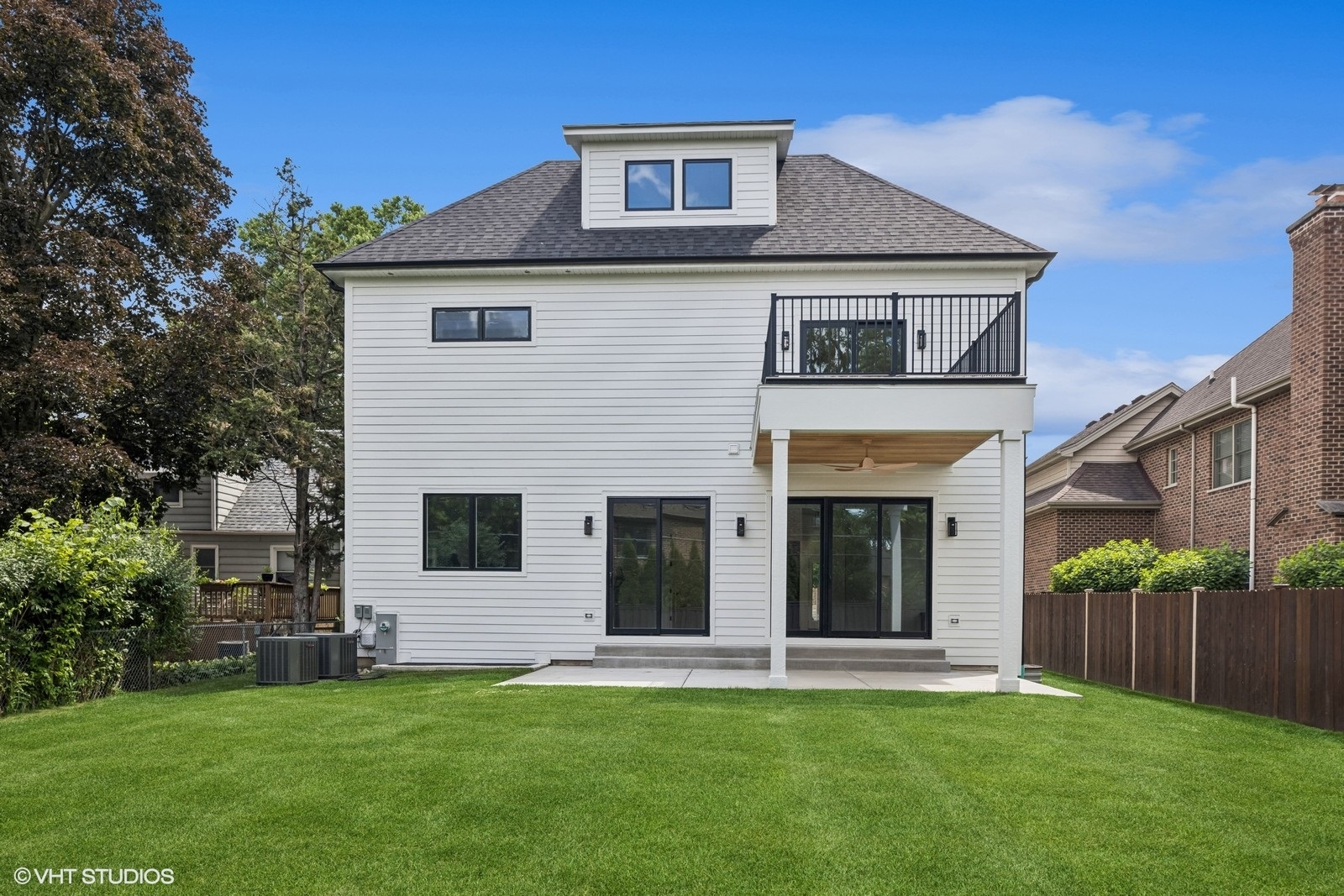 936 Mitchell Avenue Elmhurst, IL 60126 - Photo 3 of 44 a front view of a house with a garden