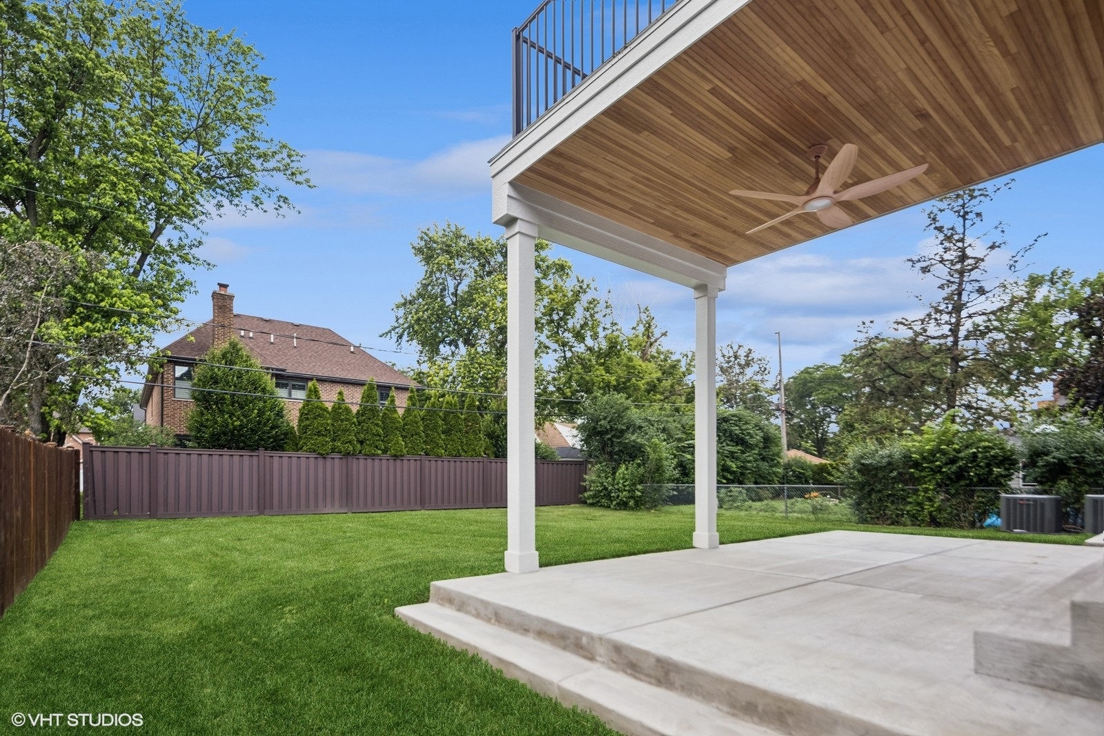 936 Mitchell Avenue Elmhurst, IL 60126 - Photo 39 of 44 a view of a back yard with an umbrella