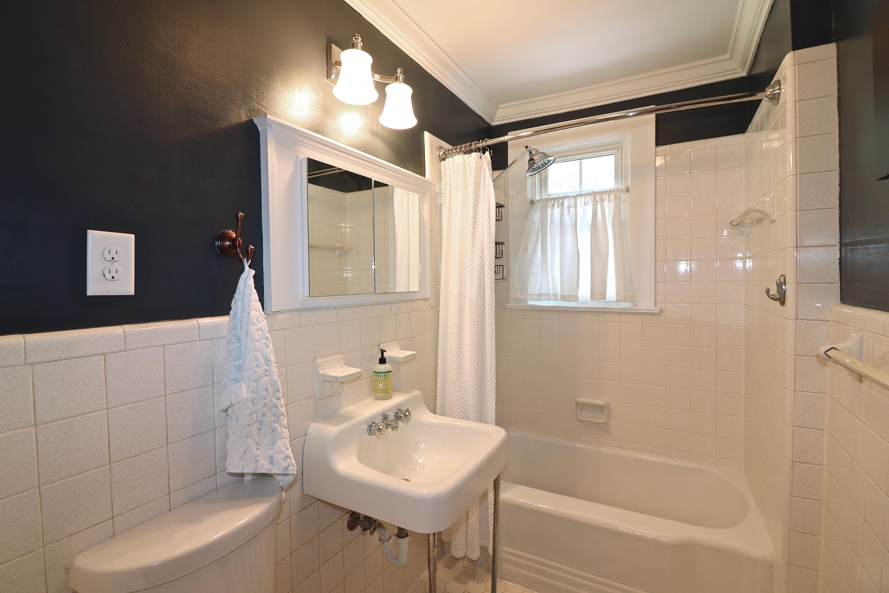 15 Medlin Road Pinehurst, NC 28374 - Photo 23 of 45 family bath