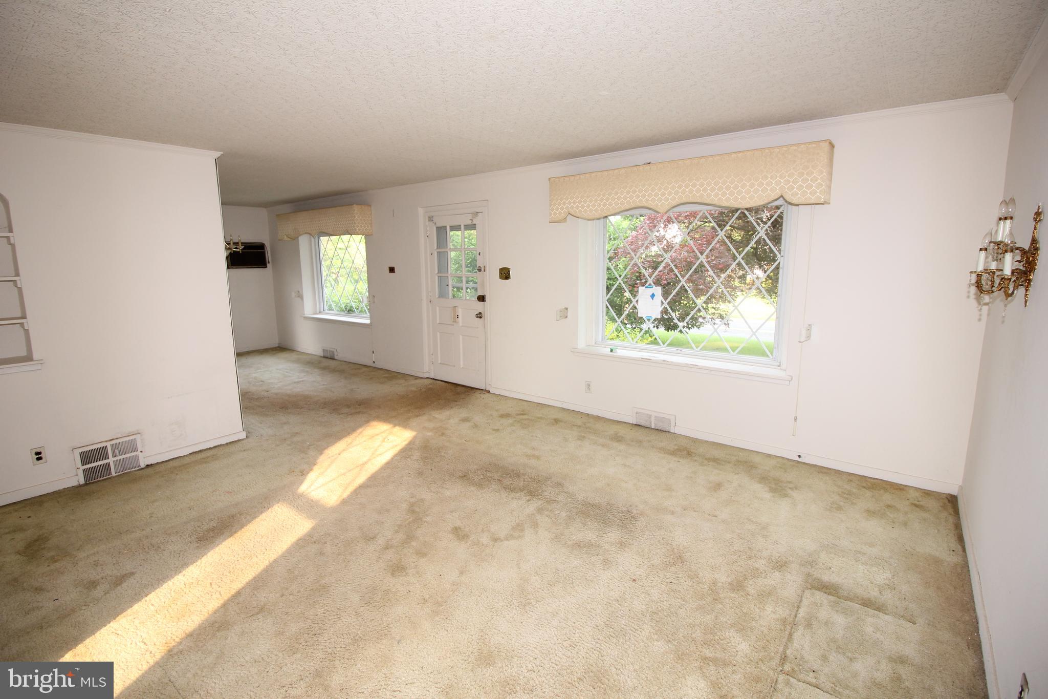 425 North Warminster Road Hatboro, PA 19040 - Photo 3 of 27 Gallery Image 3
