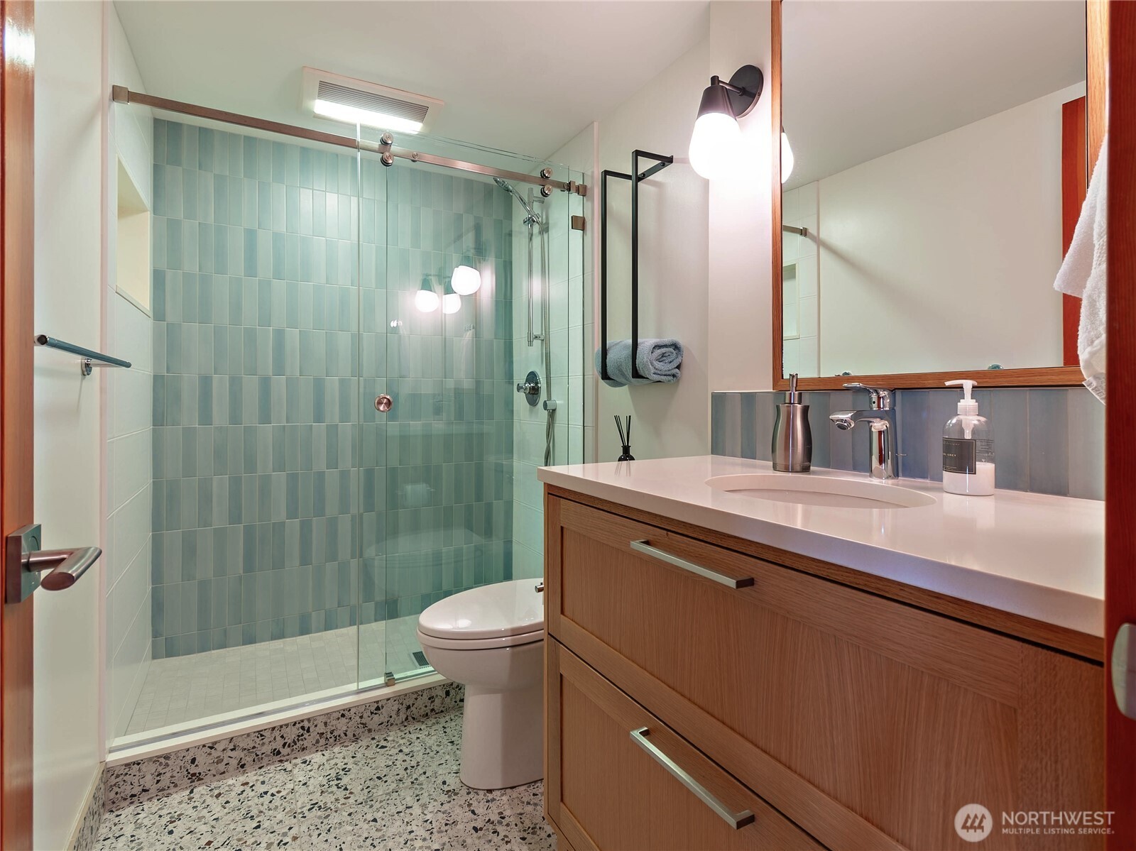 5320 47th Avenue Southwest Seattle, WA 98136 - Photo 17 of 39