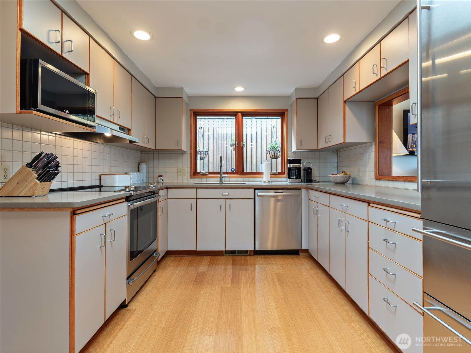 5320 47th Avenue Southwest Seattle, WA 98136 - Photo 24 of 39