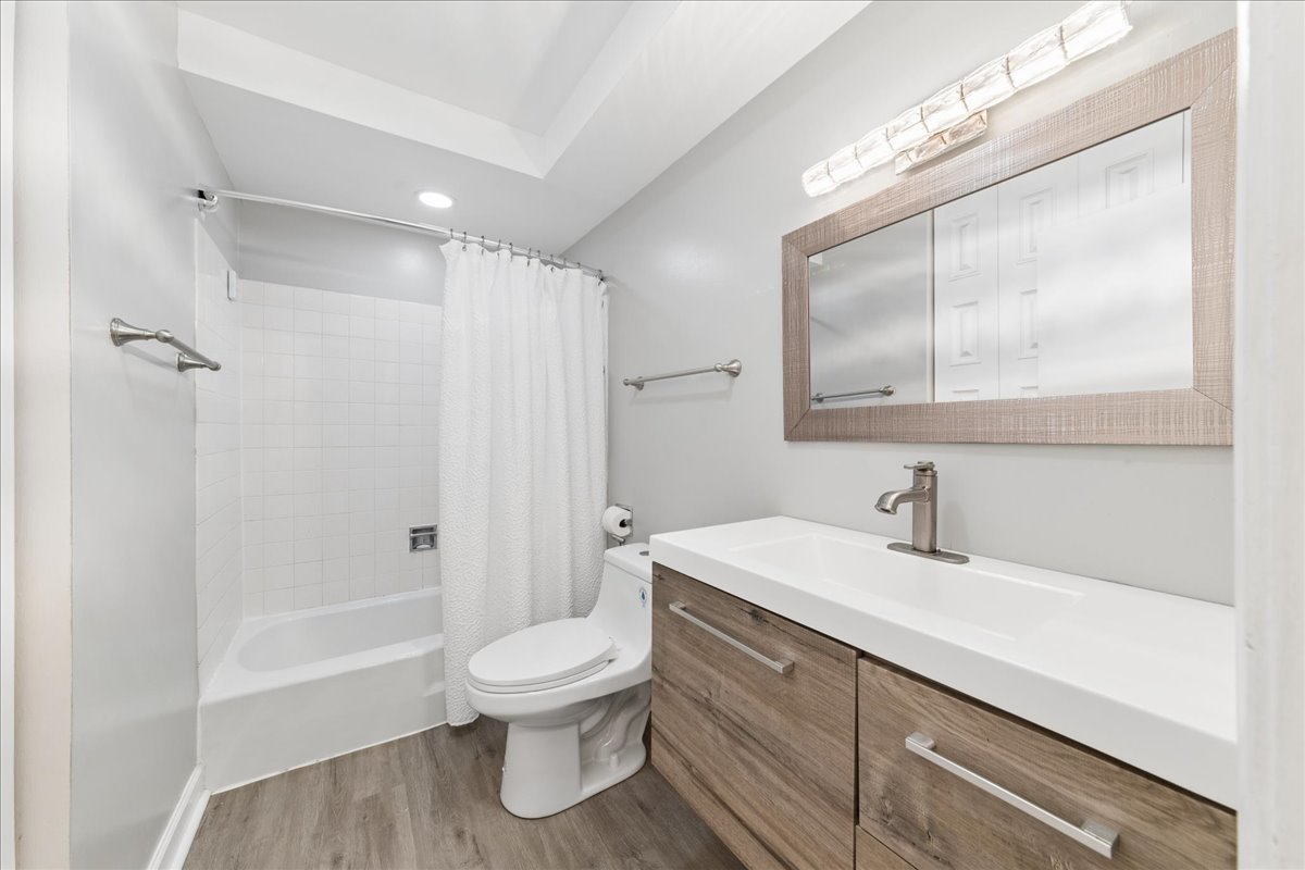 470 Raintree Court, Unit 3A Glen Ellyn, IL 60137 - Photo 5 of 11