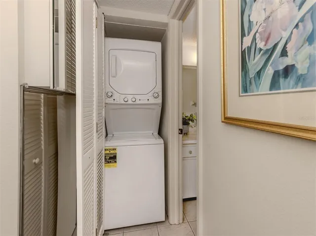 $437,000 | 1555 Tarpon Center Drive, Unit 261, Venice, FL 34285