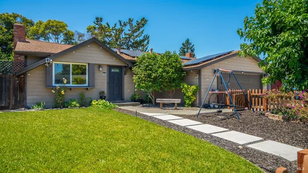 $1,095,000 | 1419 Buchanan Street, Novato, CA 94947
