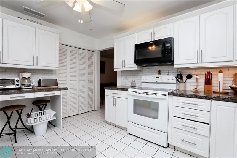 5500 McKinley Street Hollywood, FL 33021 - Photo 11 of 64