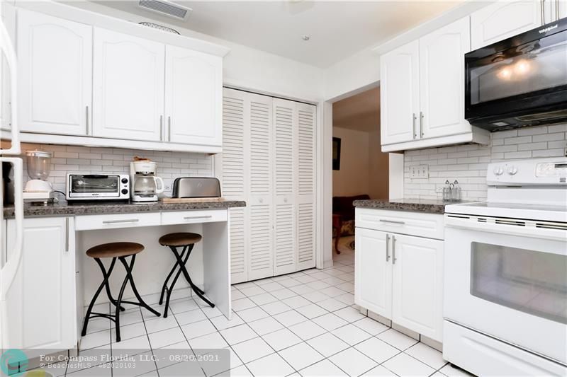 5500 McKinley Street Hollywood, FL 33021 - Photo 13 of 64