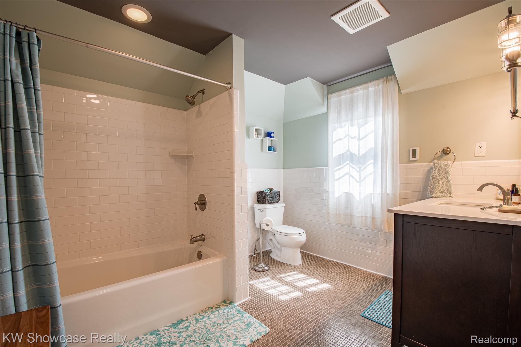 12 Amherst Road Pleasant Ridge, MI 48069 - Photo 23 of 62 Master Bathroom with Heated Floors