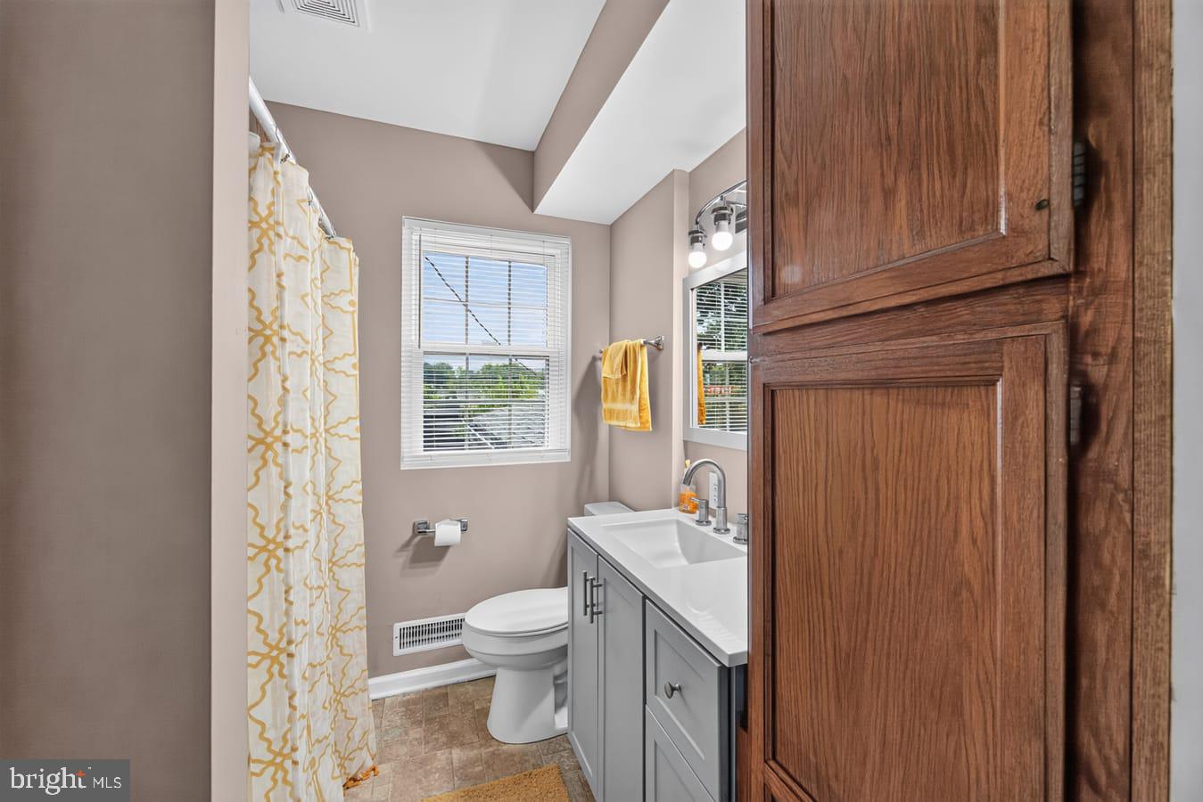 1127 Greentree Road Newark, DE 19713 - Photo 44 of 56 2nd floor full bathroom