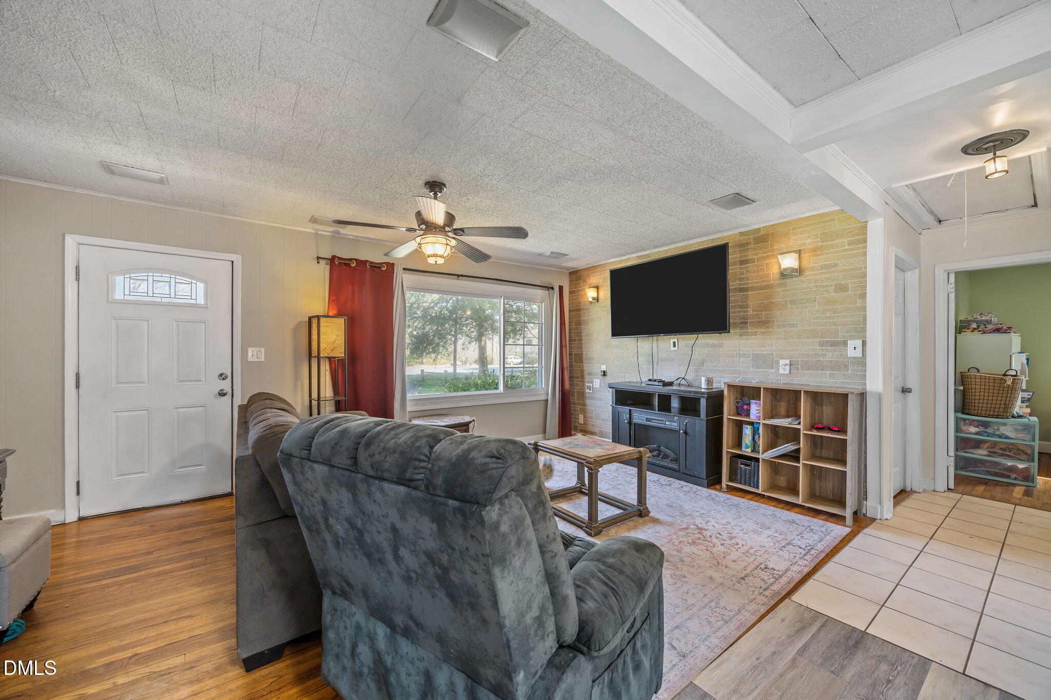 2727 Highway 87 Graham, NC 27253 - Photo 11 of 28 a living room with furniture and a flat screen tv