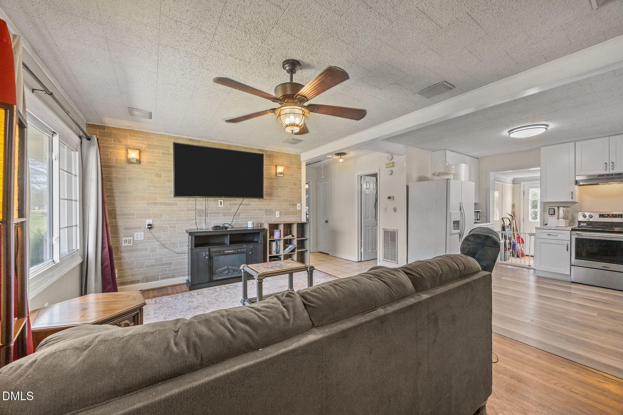 2727 Highway 87 Graham, NC 27253 - Photo 10 of 28 a living room with furniture and a flat screen tv