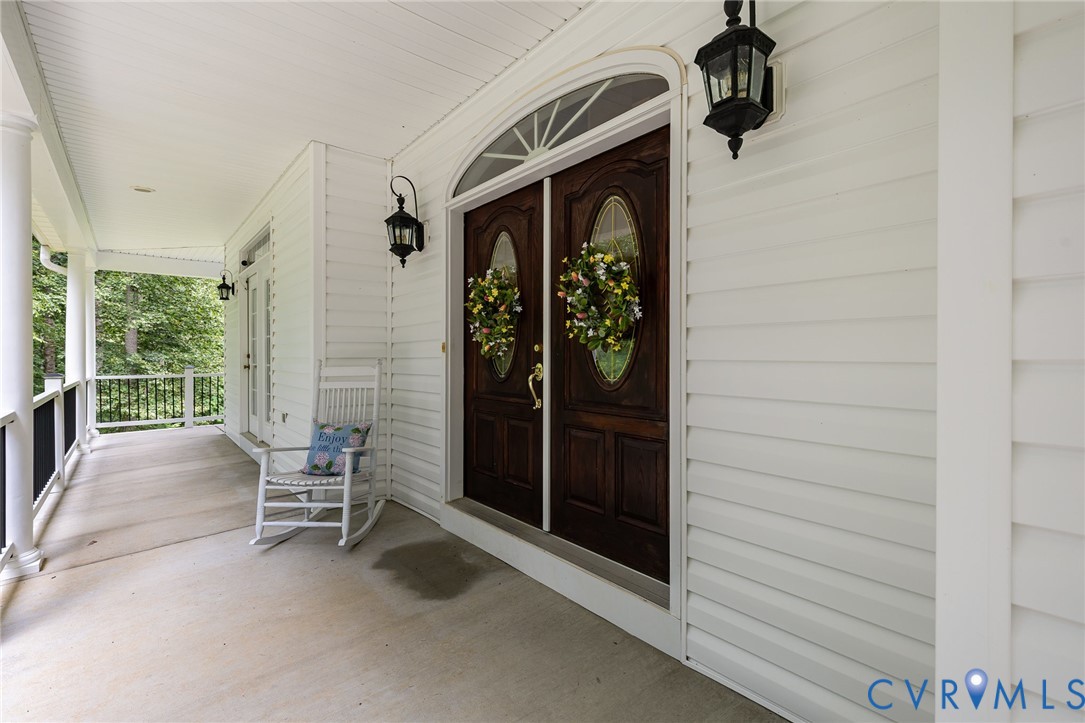 160 Walnut Ridge Drive Stafford, VA 22556 - Photo 4 of 43 Property entrance with covered porch