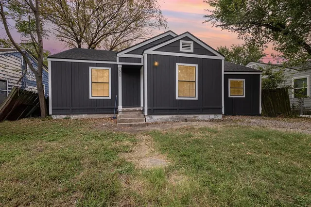 $1,200 | 1527 Columbia Avenue, Corsicana, TX 75110