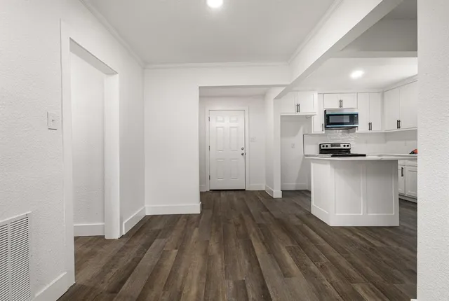 $1,200 | 1527 Columbia Avenue, Corsicana, TX 75110