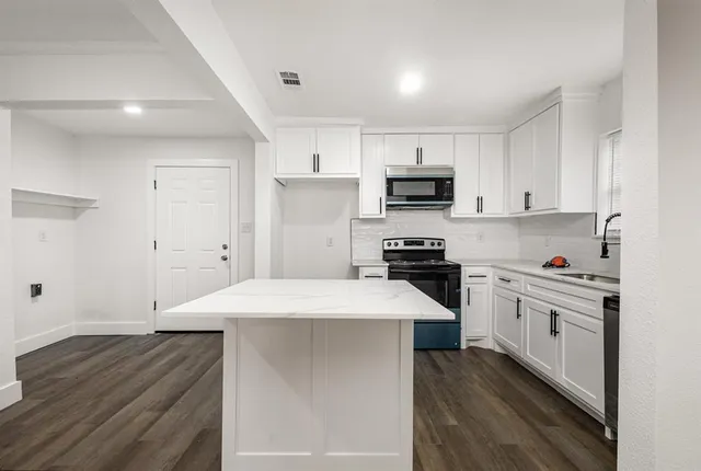 $1,200 | 1527 Columbia Avenue, Corsicana, TX 75110